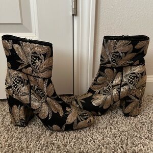 Steve Madden booties size 8